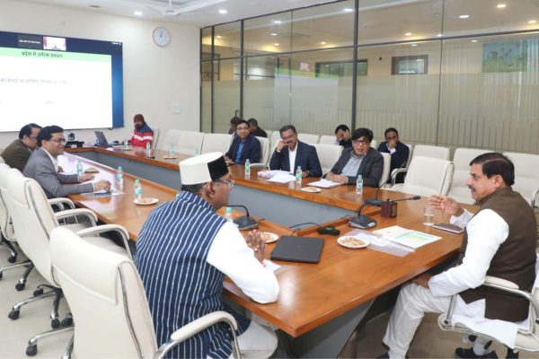 Chief Minister Dr. Yadavs initiative to ensure timely availability of fertilizers