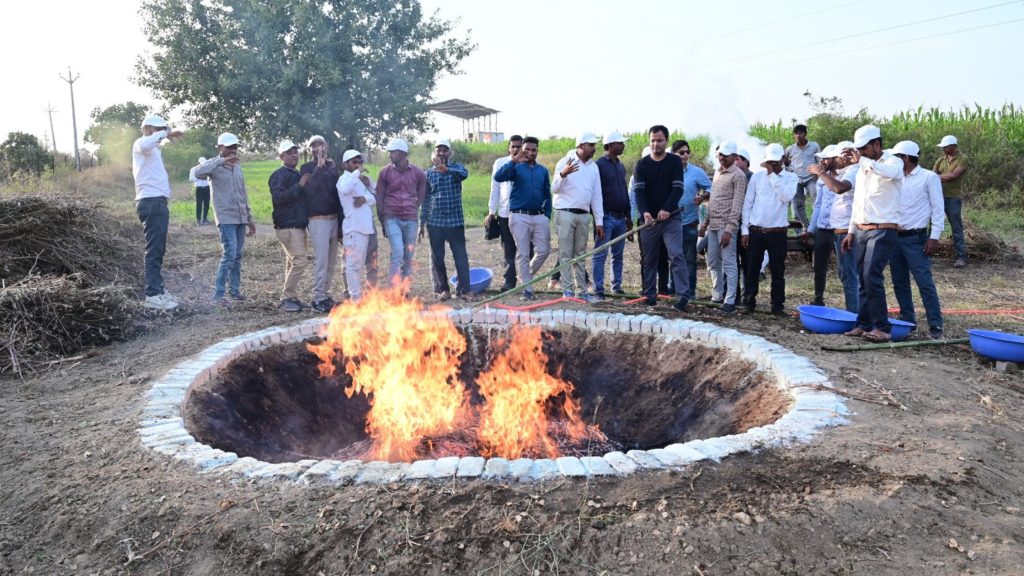 को दिया काला सोना बायोचार बनाने पर प्रशिक्षण 1